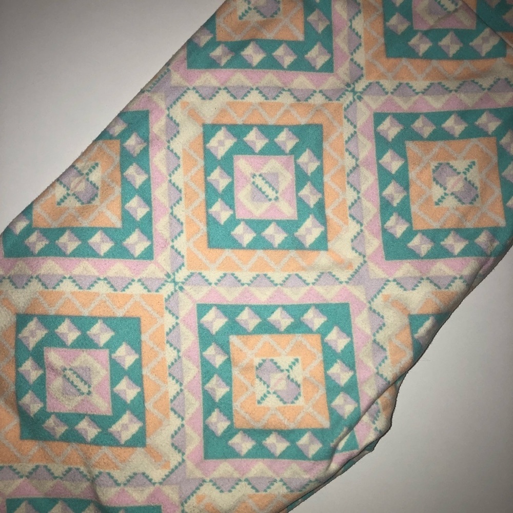 LuLaRoe OS Tribal Leggings